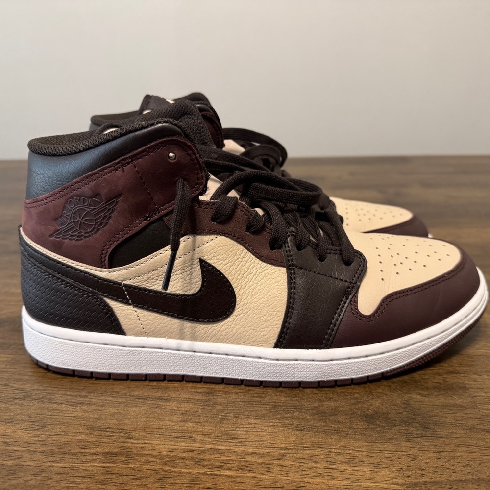 Jordan 1 Mid Men's Black and Cream 10.5